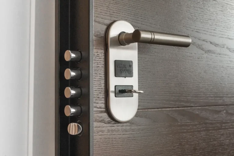 uPVC door won't lock – multipoint lock and lever handle on a door, how to identify the problem in Normanton, Locksmith Normanton guide